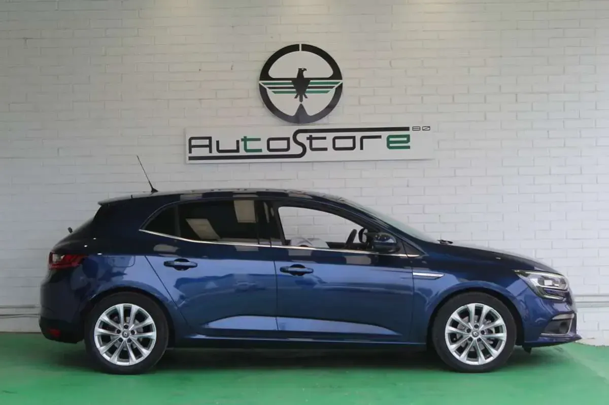 Usado Renault Mégane IV Zen 132 CV (97 kW) 2018 Azul Utilitario