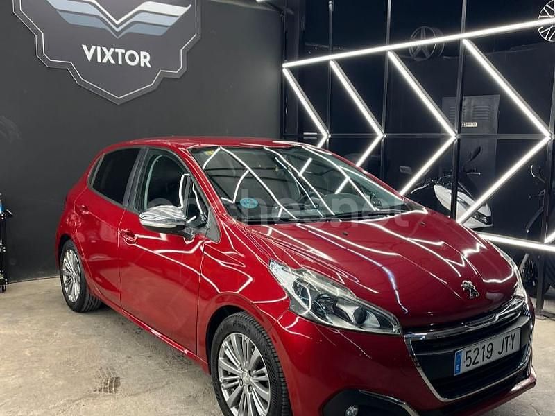 Usado Peugeot 208 Style 82 CV (60 kW) 2016 Rojo Utilitario