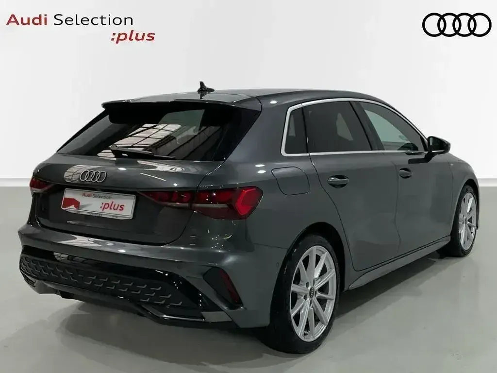 Usado Audi A3 S-Line 150 CV (110 kW) 2025 Gris / plata Berlina