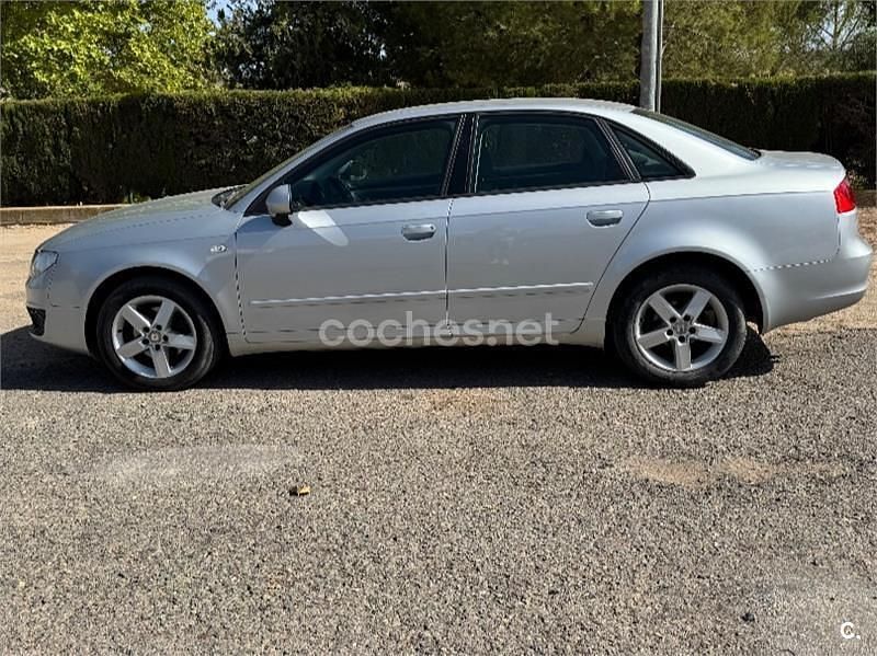 Usado Seat Exeo Reference 120 CV (88 kW) 2012 Gris / plata Berlina