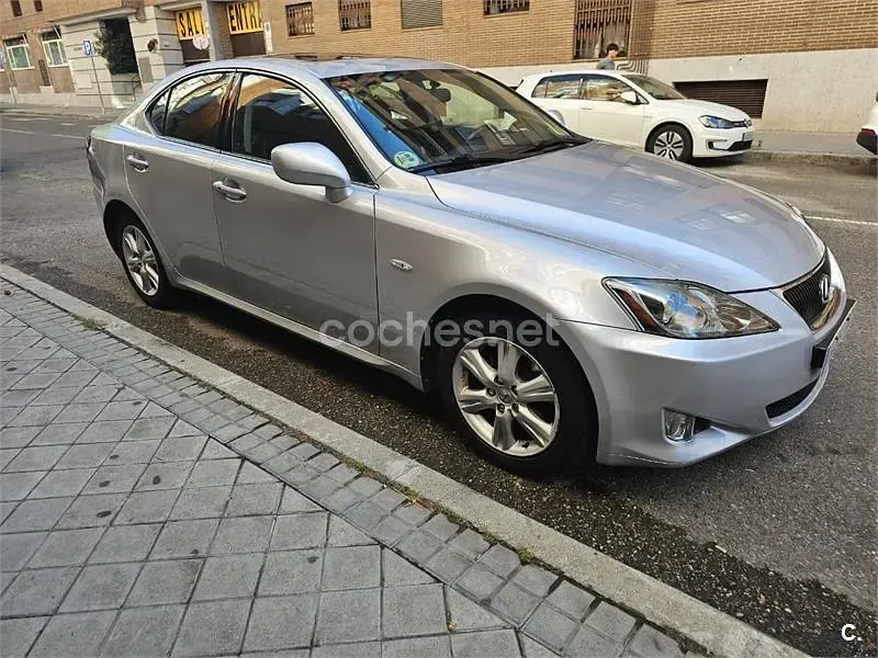 Usado Lexus IS220d Luxury Line 177 CV (130 kW) 2006 Gris / plata Berlina