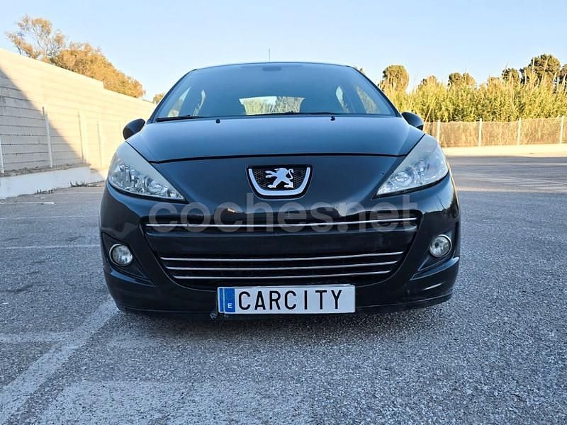 Usado Peugeot 207 90 CV (66 kW) 2010 Negro Berlina