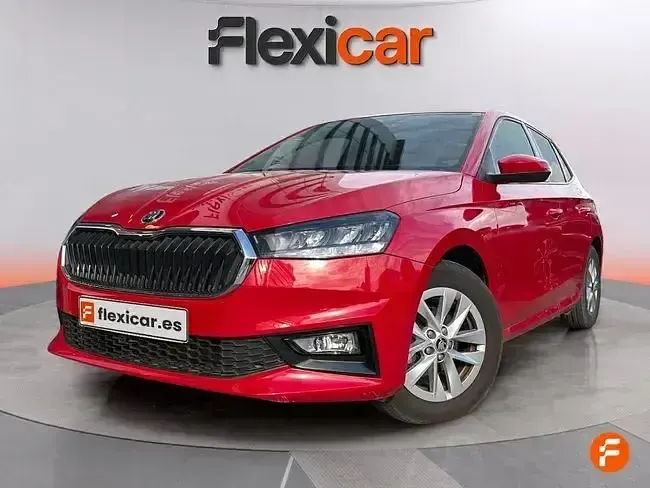 Usado Skoda Fabia 95 CV (69 kW) 2024 Rojo Berlina
