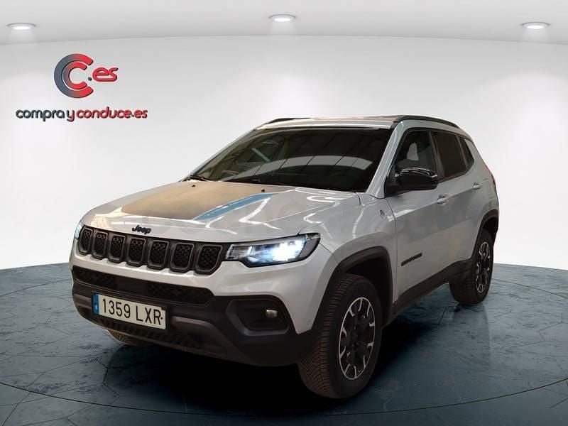 Usado Jeep Compass Trailhawk 240 CV (176 kW) 2022 Gris / plata SUV