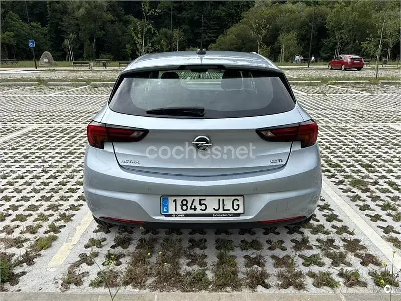 Usado Opel Astra Dynamic 110 CV (80 kW) 2016 Azul Berlina