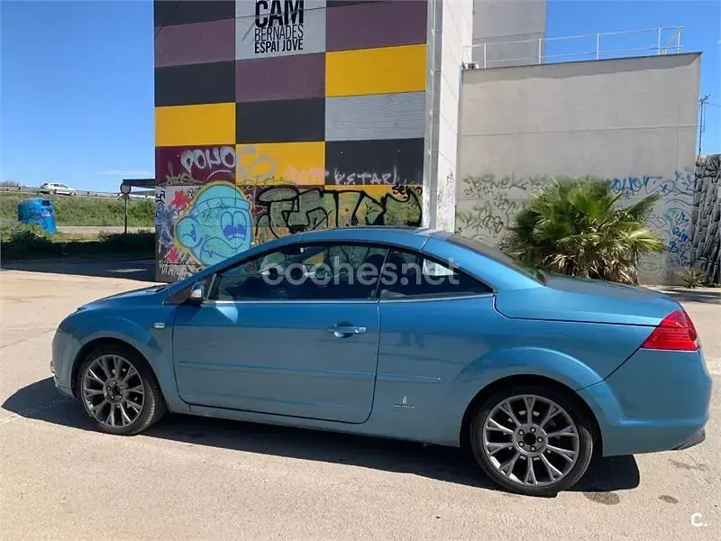 Usado Ford Focus Cabriolet Titanium 145 CV (106 kW) 2008 Azul Descapotable