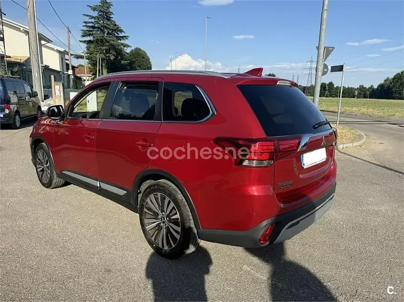 Usado Mitsubishi Outlander Motion 150 CV (110 kW) 2019 Rojo SUV