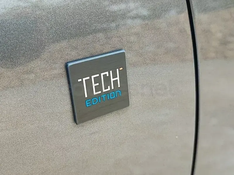 Usado Peugeot 208 82 CV (60 kW) 2018 Gris / plata Utilitario