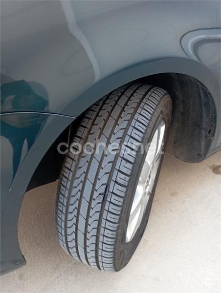Verde Usado 2012 VW Touran Advance Monovolumen | 9000 € (Precio justo) - Imagen 1/4