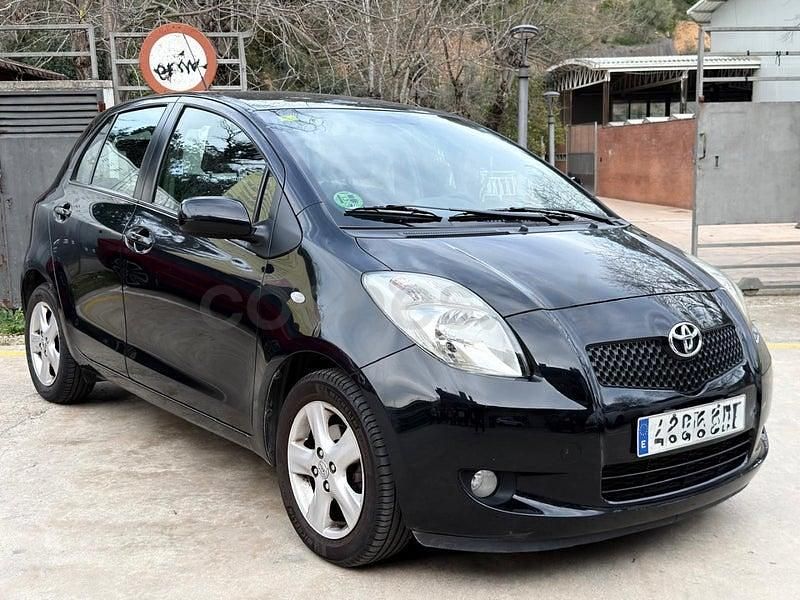 Usado Toyota Yaris Sol 87 CV (63 kW) 2006 Negro Berlina