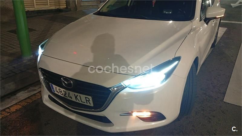 Usado Mazda 3 Luxury 105 CV (77 kW) 2018 Blanco Berlina