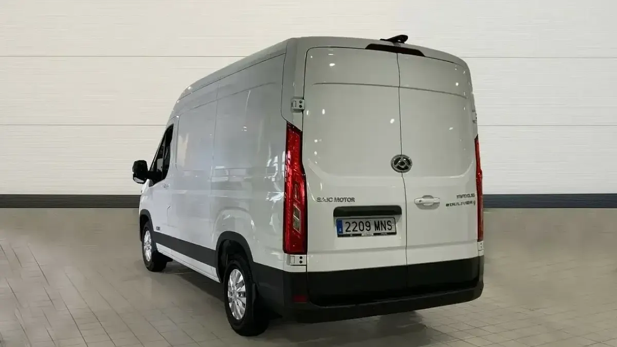 Usado Maxus eDeliver 9 150 kW (204 HP) 2024 Branco Van