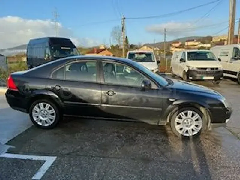 Usado Ford Mondeo Trend 130 CV (95 kW) 2003 Negro Berlina