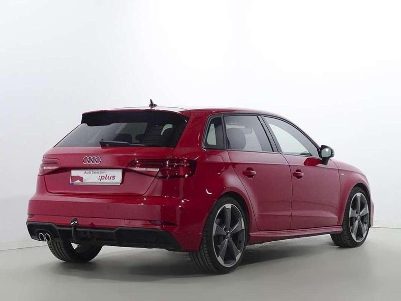 Usado Audi A3 Sportback Comfort 150 CV (110 kW) 2019 Rojo Utilitario