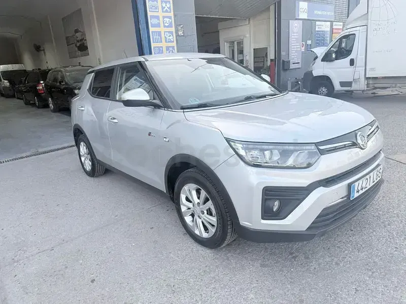 Usado SsangYong Tivoli 163 CV (119 kW) 2020 Gris / plata SUV