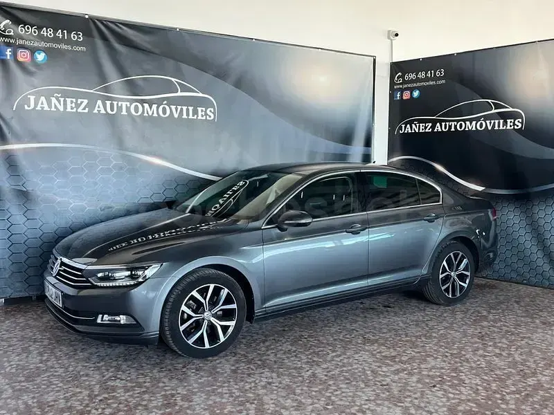 Usado VW Passat Advance 150 CV (110 kW) 2015 Negro Berlina
