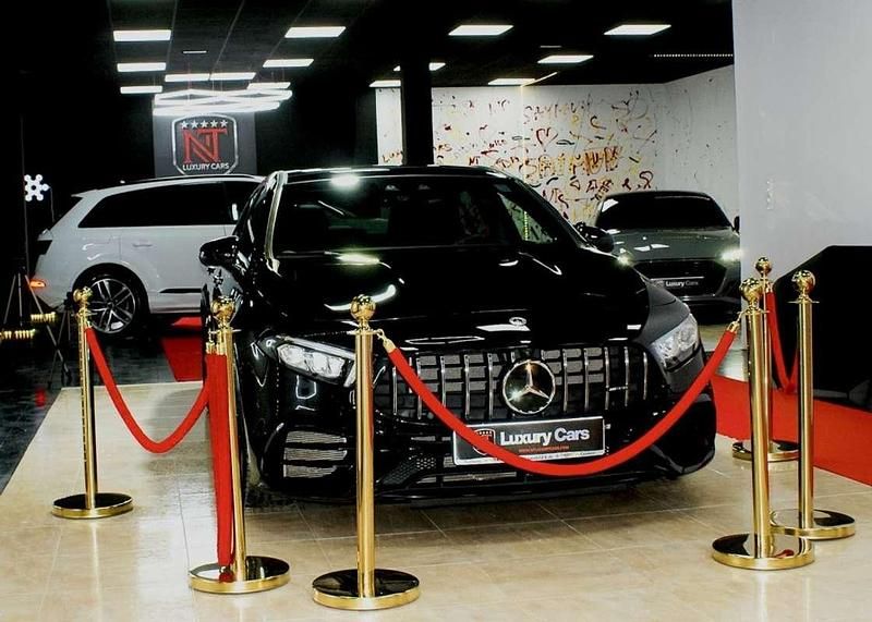 Usado Mercedes A45 AMG Premium 421 CV (309 kW) 2023 Negro Utilitario