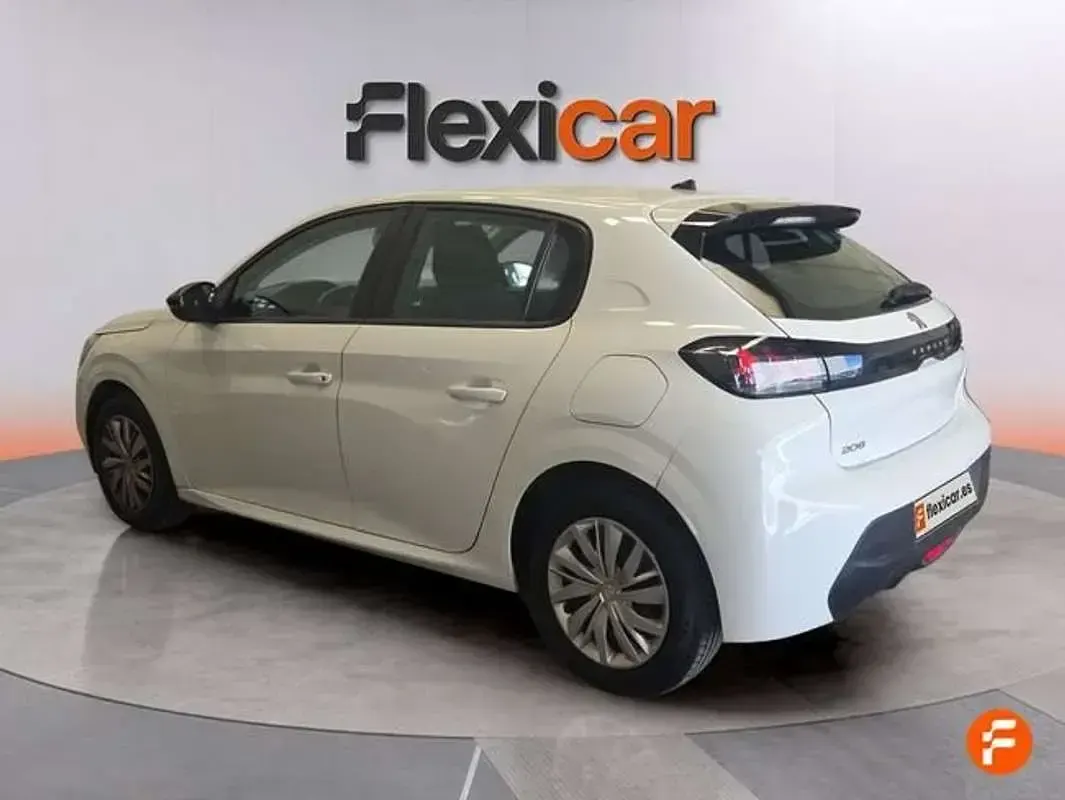 Usado Peugeot 208 Active 101 CV (74 kW) 2022 Blanco Utilitario