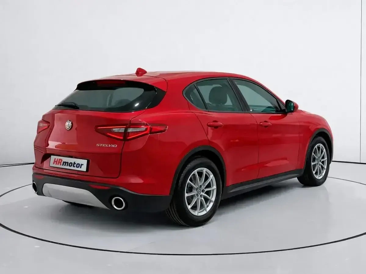 Usado Alfa Romeo Stelvio Business 160 CV (117 kW) 2019 Rojo SUV