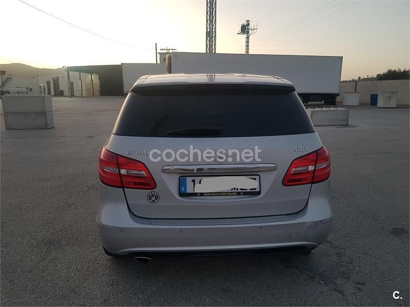 Usado Mercedes B180 109 CV (80 kW) 2012 Gris / plata Monovolumen