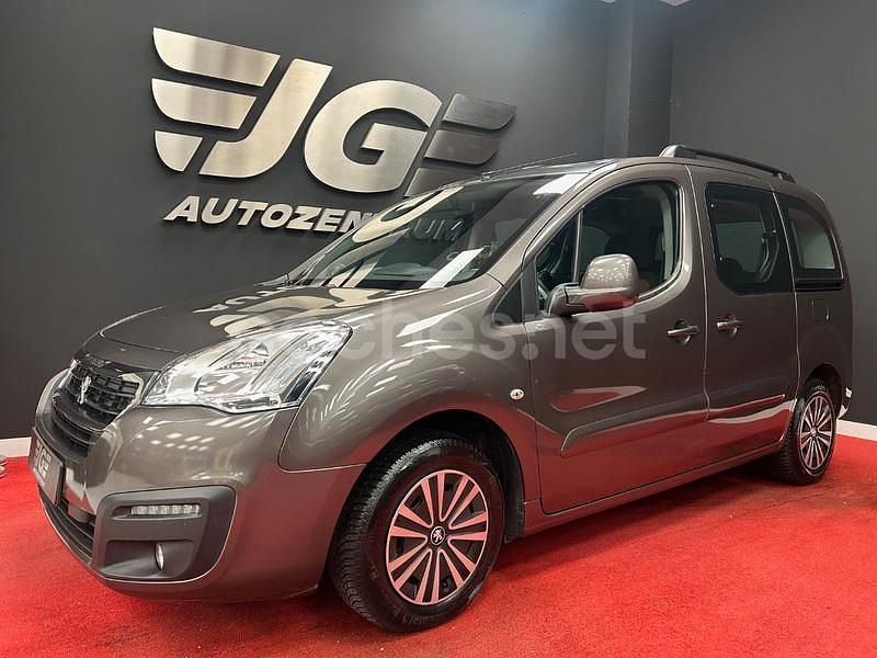 Usado Peugeot Partner Tepee Active 120 CV (88 kW) 2015 Gris / plata Monovolumen