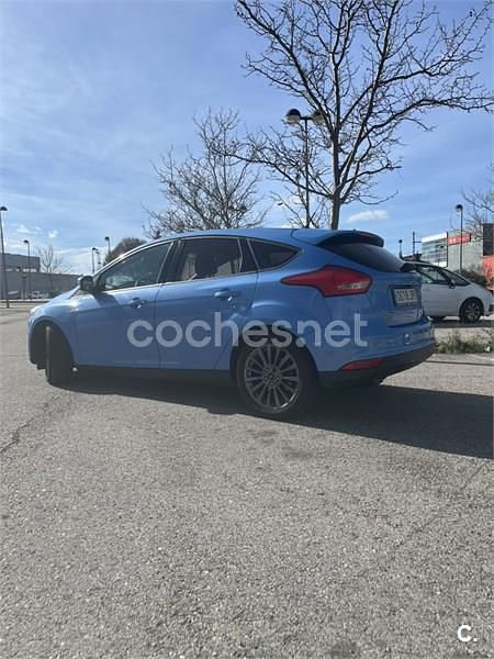Usado Ford Focus Trend 125 CV (91 kW) 2016 Azul Berlina