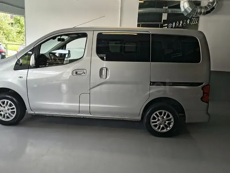 Usado Nissan Evalia 110 CV (80 kW) 2015 Gris / plata Monovolumen