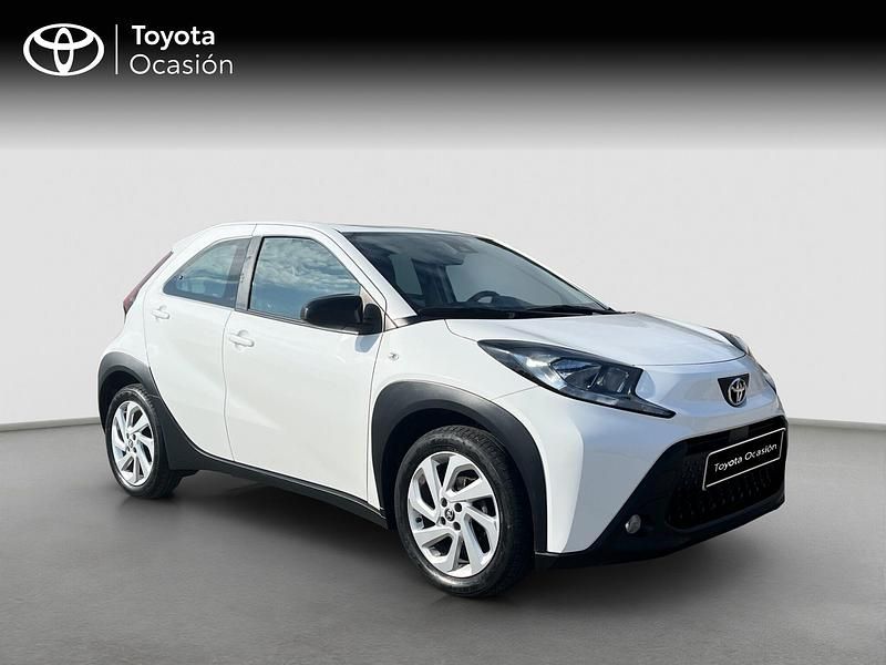 Usado Toyota Aygo X Play 72 CV (52 kW) 2024 Blanco SUV