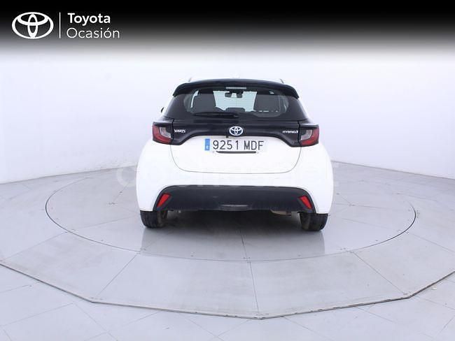 Usado Toyota Yaris Hybrid Business Edition 116 CV (85 kW) 2023 Blanco Berlina
