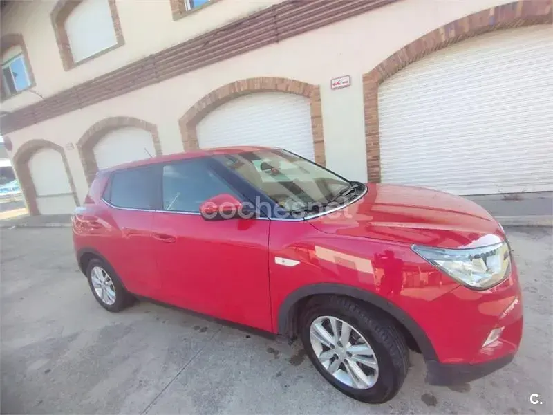 Usado SsangYong Tivoli 115 CV (84 kW) 2017 Rojo SUV