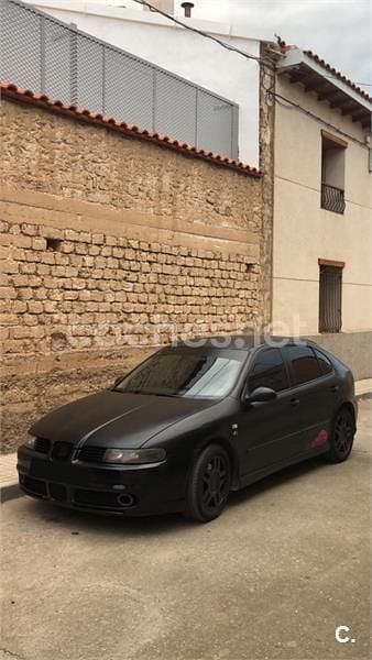 Usado Seat Leon FR 150 CV (110 kW) 2003 Negro Utilitario
