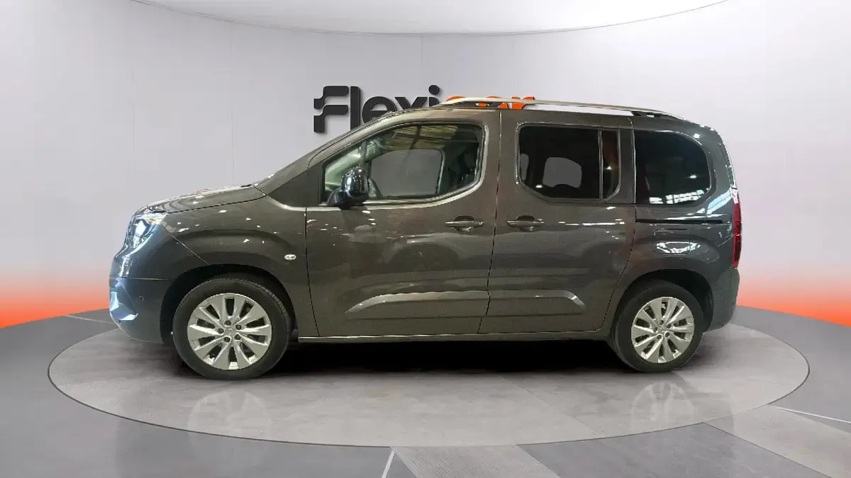 Usado Opel Combo Elegance 130 CV (95 kW) 2021 Gris Monovolumen