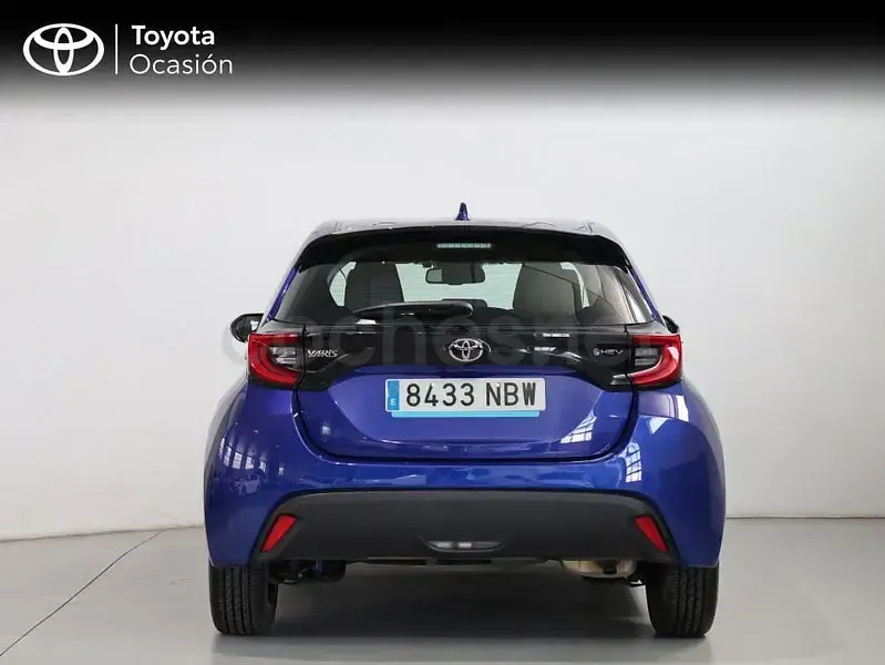 Usado Toyota Yaris Hybrid Active 116 CV (85 kW) 2025 Azul Berlina