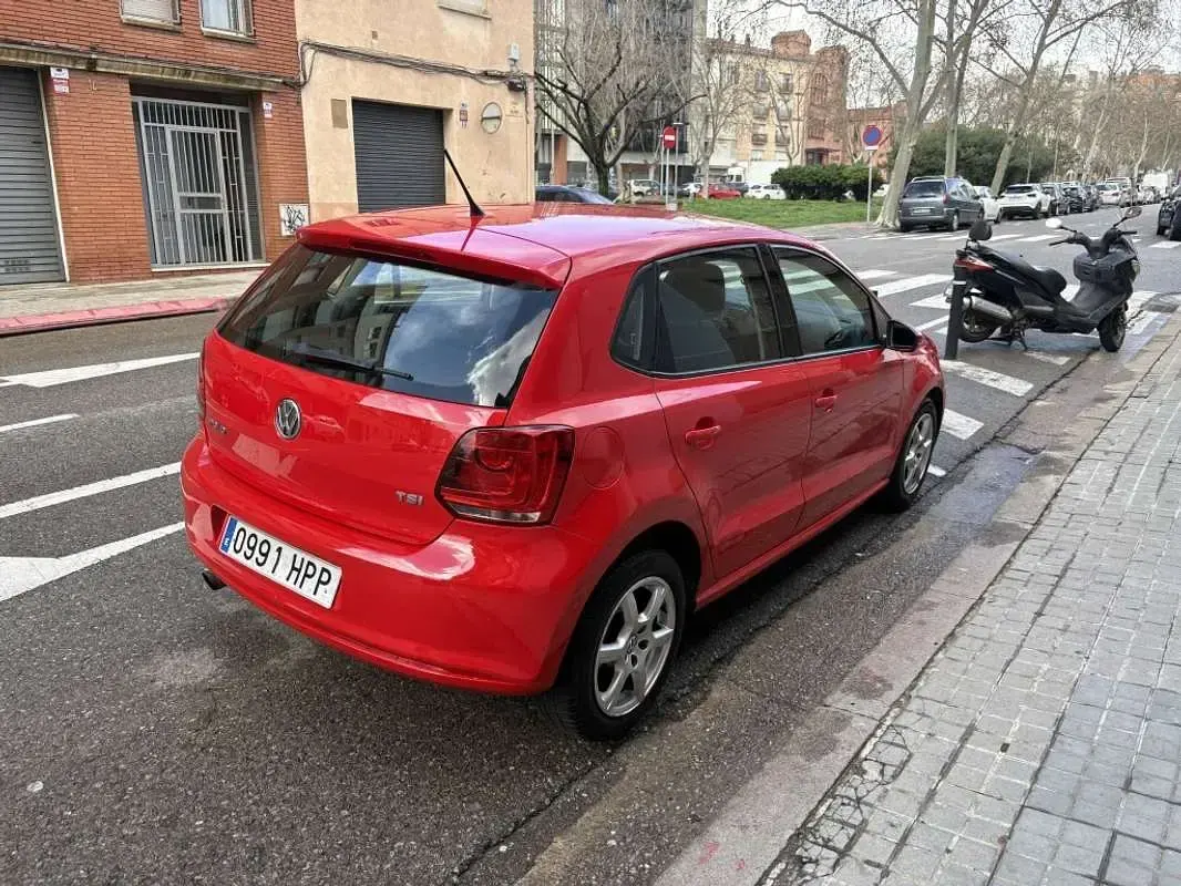 Usado VW Polo Advance 90 CV (66 kW) 2013 Rojo Utilitario