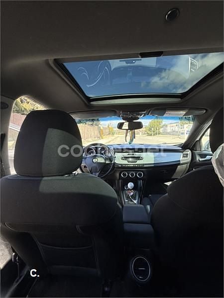 Usado Alfa Romeo Giulietta Distinctive 105 CV (77 kW) 2012 Blanco Utilitario