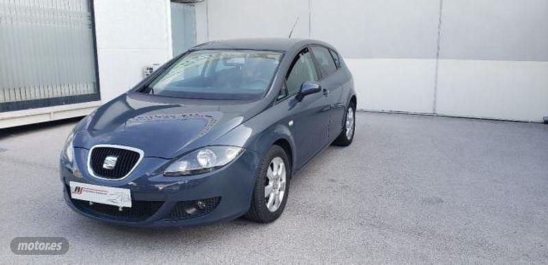 Usado Seat Leon Ecomotive 105 CV (77 kW) 2008 Gris Utilitario