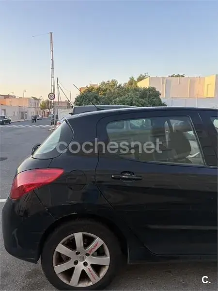 Usado Peugeot 308 Sportium 90 CV (66 kW) 2010 Negro Berlina