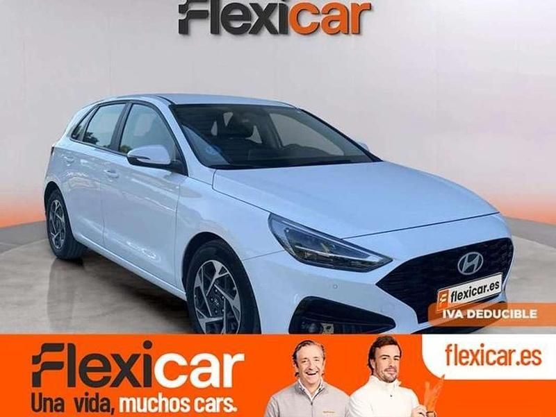 Blanco Usado 2024 Hyundai i30 Berlina | 15.990 € (Buen precio) - Imagen 1/4
