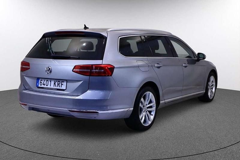 Usado VW Passat Sportline 150 CV (110 kW) 2018 Gris Familiar