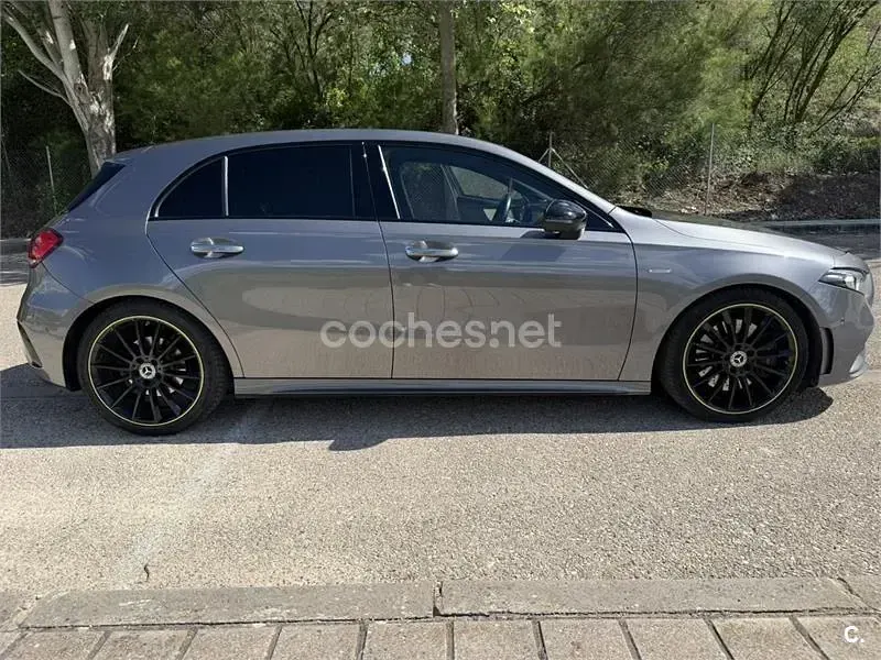 Usado Mercedes A250 224 CV (164 kW) 2018 Gris / plata Berlina