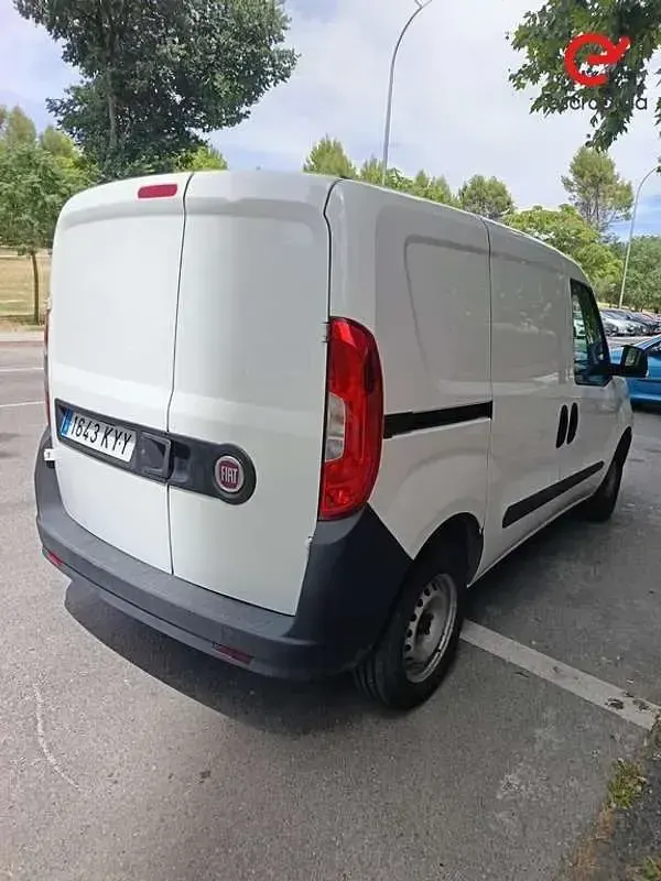 Usado Fiat Doblò 95 CV (69 kW) 2019 Blanco Monovolumen