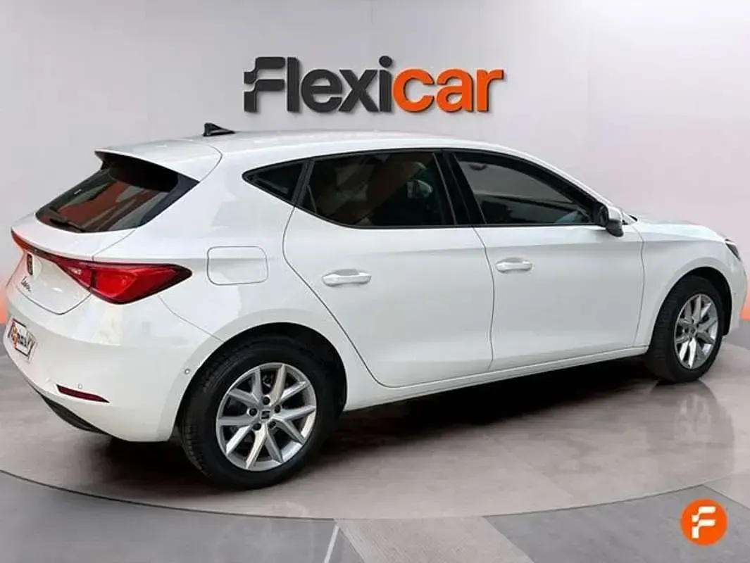Usado Seat Leon Style 131 CV (96 kW) 2022 Blanco Utilitario