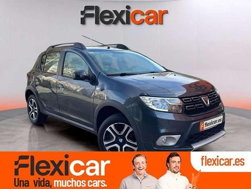 Usado Dacia Sandero Essentiel 101 CV (74 kW) 2020 Gris Utilitario