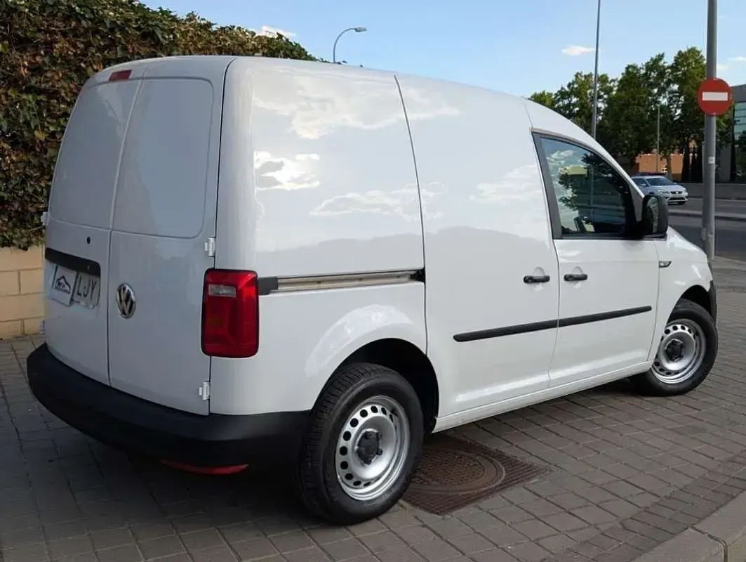 Usado VW Caddy 110 CV (80 kW) 2020 Blanco Monovolumen