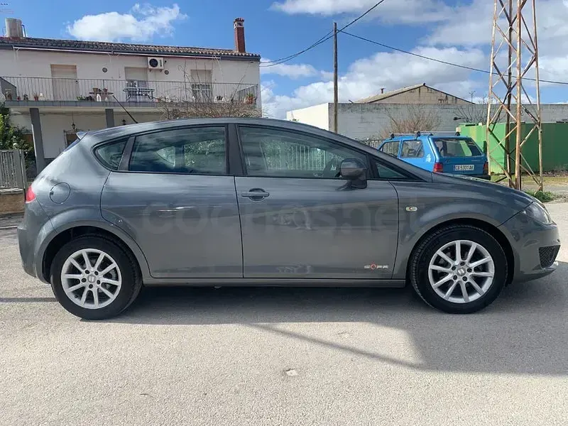 Usado Seat Leon Copa 105 CV (77 kW) 2012 Gris / plata Berlina