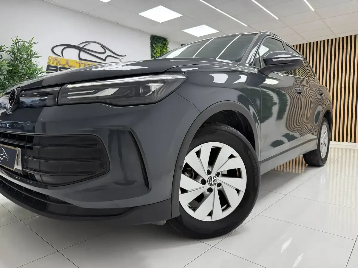 Usado VW Tiguan 130 CV (95 kW) 2024 Gris SUV
