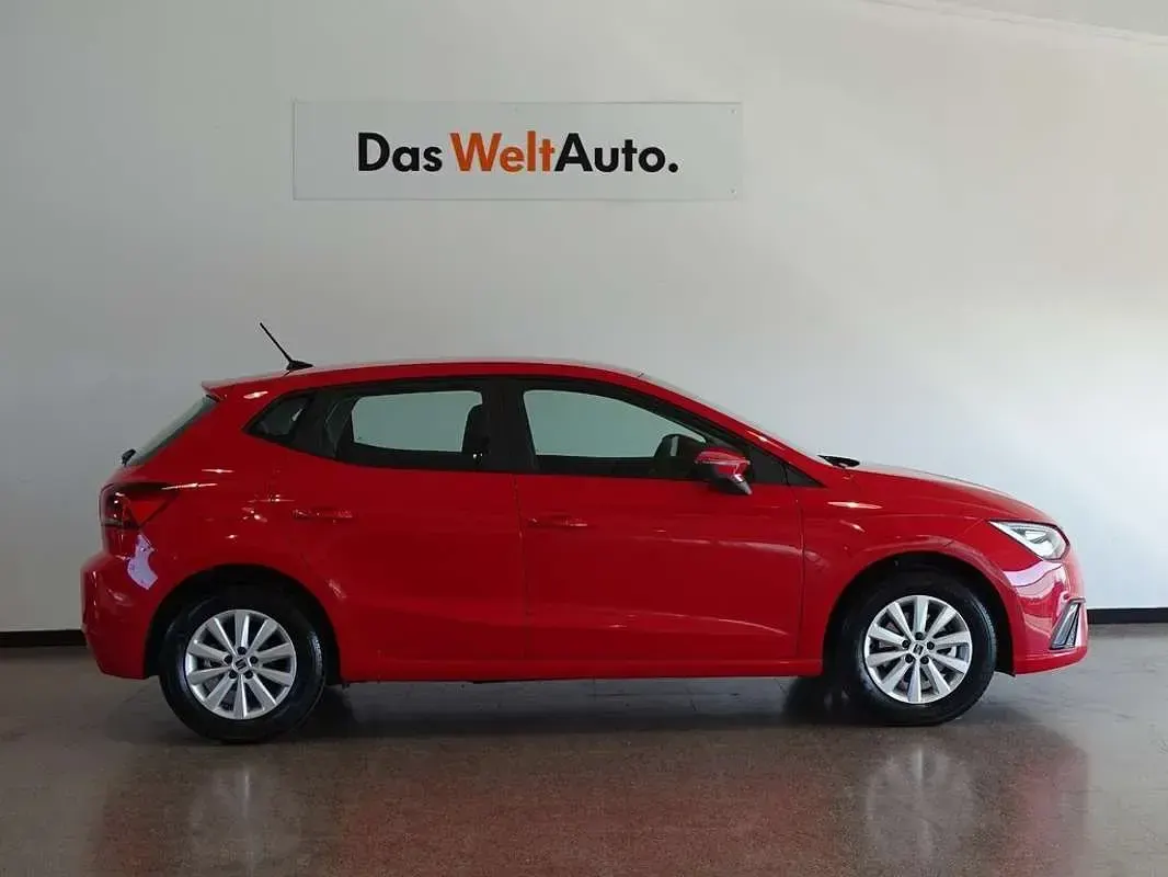 Usado Seat Ibiza Style 110 CV (80 kW) 2022 Rojo Utilitario