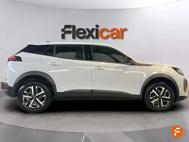Usado Peugeot 2008 Active 100 CV (73 kW) 2023 Blanco SUV