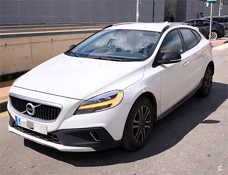 Begagnad Volvo V40 CC 152 HK (111 kW) 2019 Vit Kombi