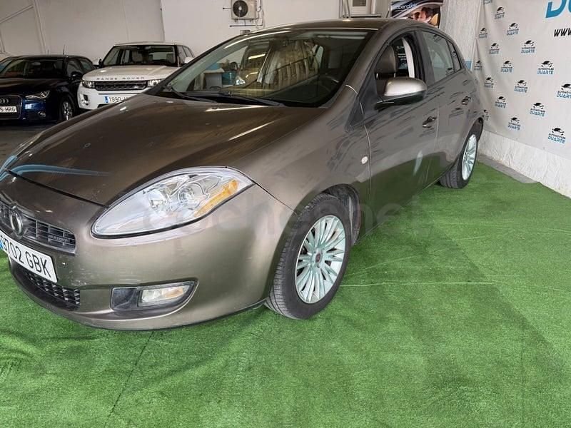 Usado Fiat Bravo Active 120 CV (88 kW) 2008 Gris / plata Utilitario